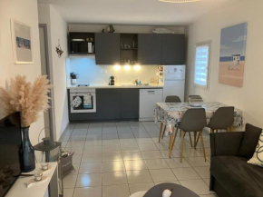 Appartement 4 étoiles avec jardin clôturé et piscine dans la résidence